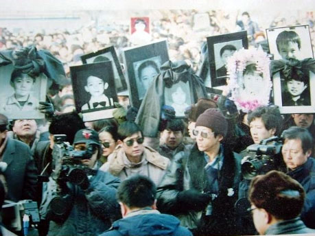 Strage Teatro Amicizia in Cina